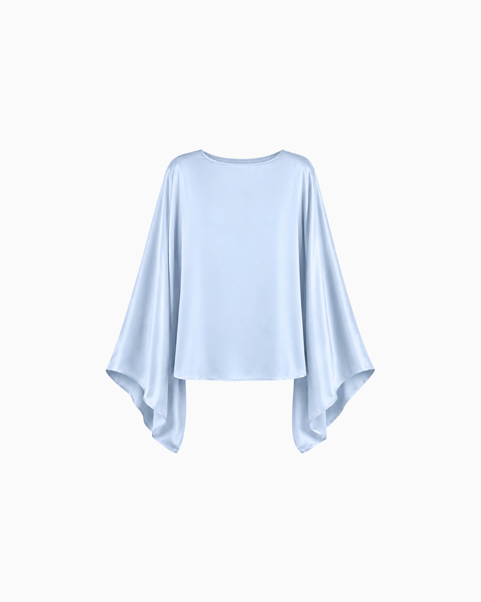Blusa Manga Morcego Crepe Ivo azul claro, decote canoa, corpo curto e mangas morcego largas, peça sozinha