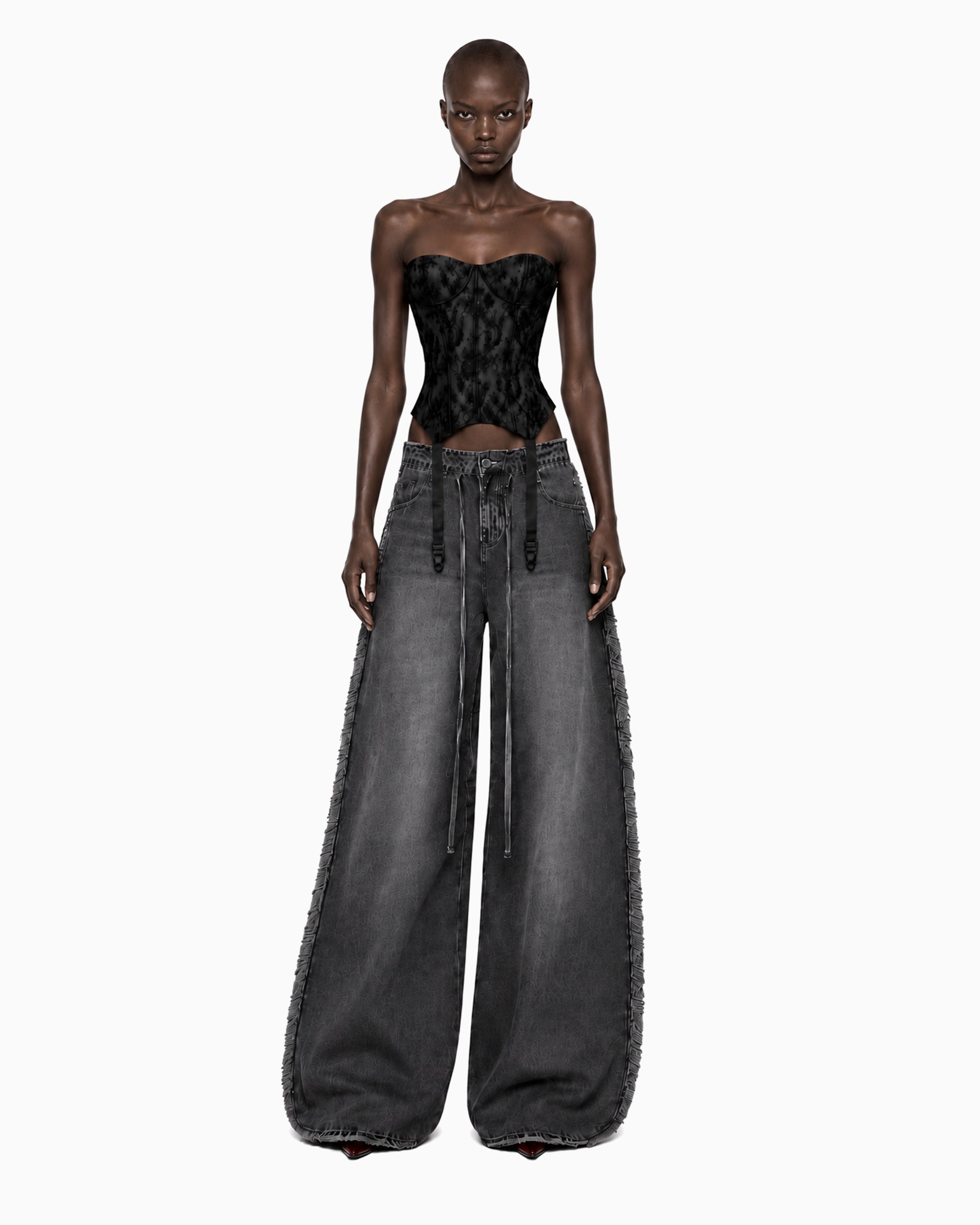 Modelo usando Corset Renda Haze preto de barra em bico, braços soltos ao lado e jeans cinza pantalona