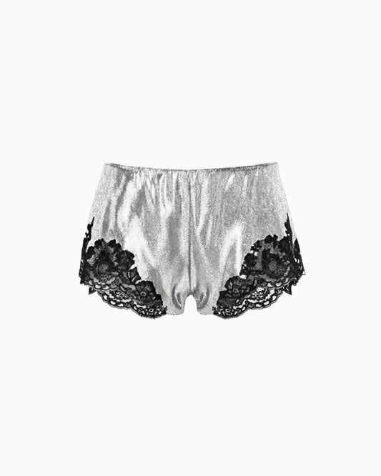 Mini Shorts Renda Paetê Aura prateado brilhante com renda preta floral nas barras e cintura elástica