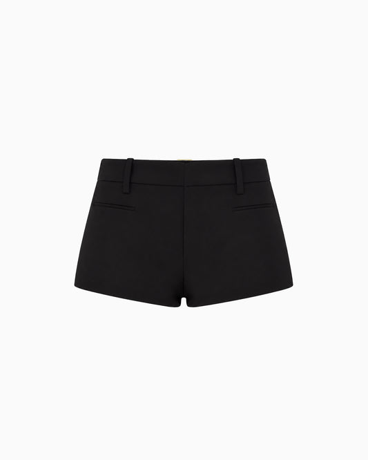 Shorts de alfaiataria preto com cós de passantes e dois bolsos embutidos, peça sozinha