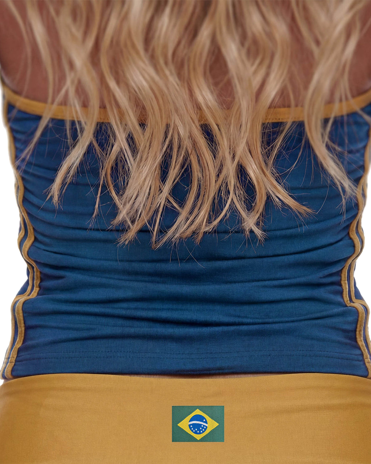 Detalhe das costas do Top Halter Drapeado Hexa azul com acabamento amarelo e caimento franzido na modelo