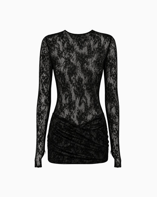 Vestido Curto Renda Haze preto de manga longa, corpo em renda transparente e saia drapeada, peça sozinha
