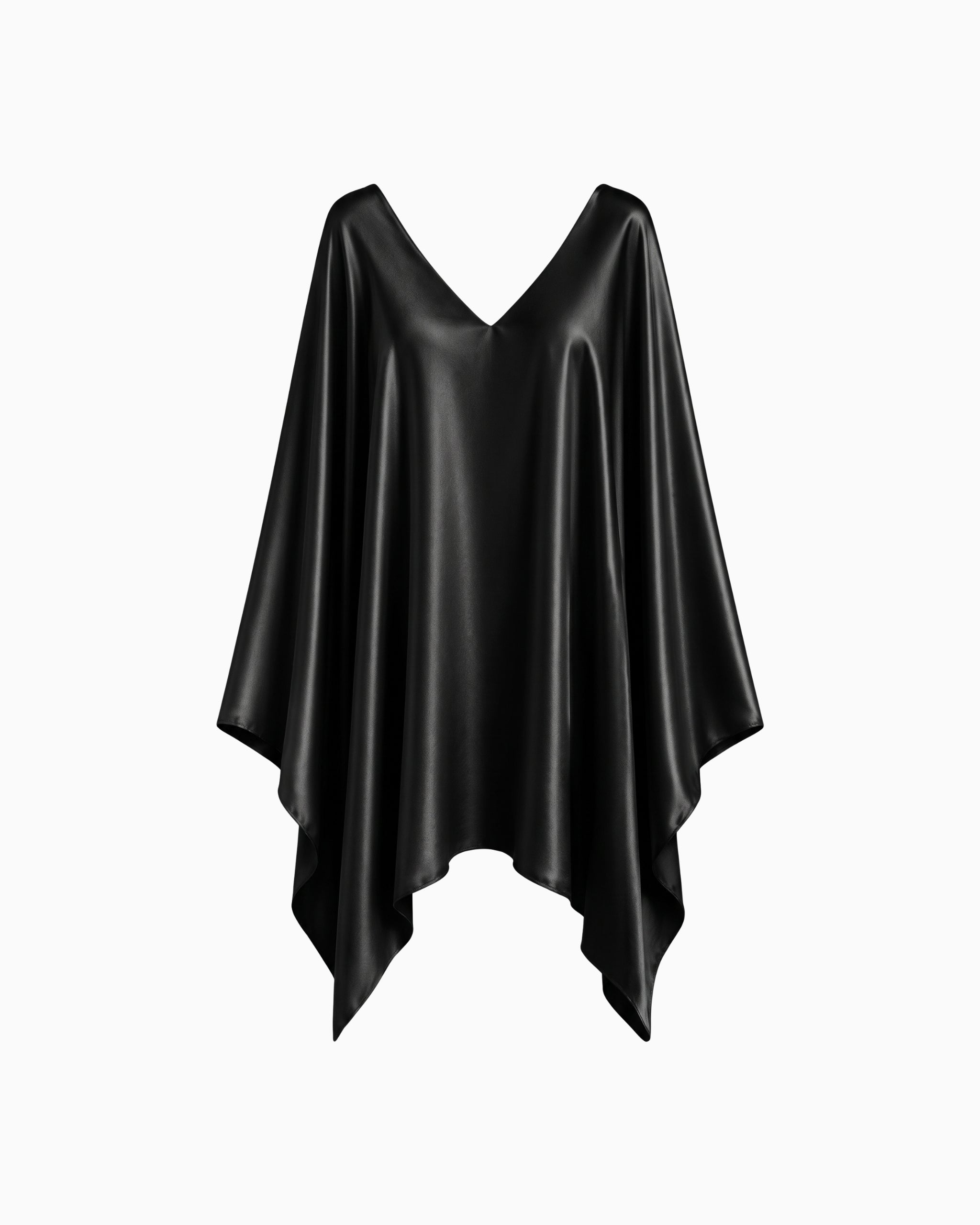 Vestido Curto Manga Morcego Ivo preto em cetim, decote V e mangas morcego largas, peça sozinha