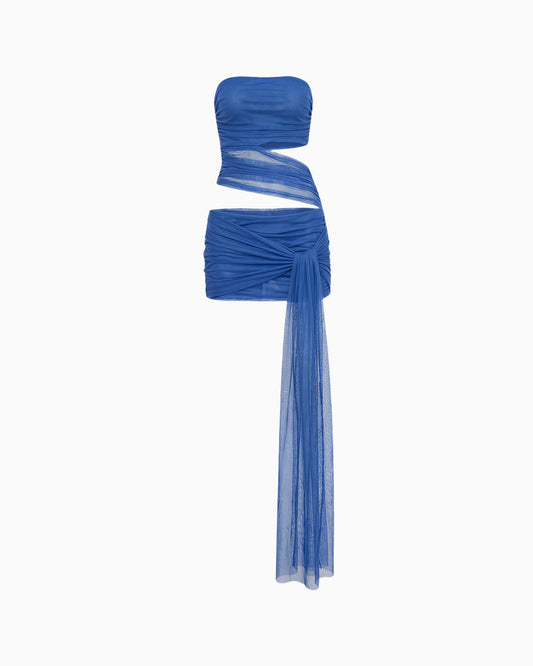 Vestido Curto Transpasses Tule Hexa azul, tomara que caia franzido com recorte na cintura e cauda longa de tule