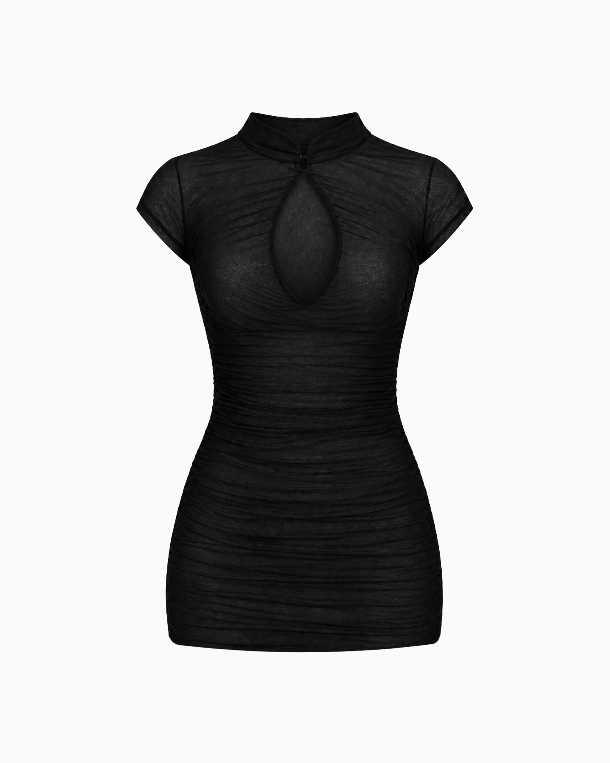 Vestido Curto Tule Decote Gota preto, com mangas curtas, franzidos e abertura frontal, vista frontal