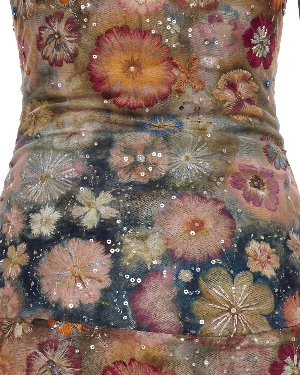 Detalhe das flores bordadas do Vestido Longo Tule Hibisco, coloridas e com paetês brilhantes