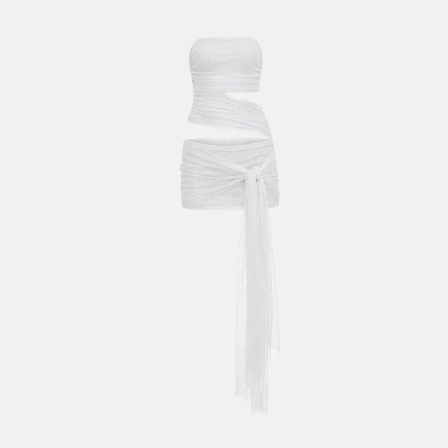 Vestido Siena branco tomara que caia em tule franzido, com recorte vazado na cintura e faixa amarrada que cai ao lado