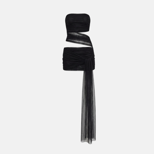 Vestido Siena tomara que caia preto em tule franzido, com recorte vazado na cintura e faixa longa que cai ao lado